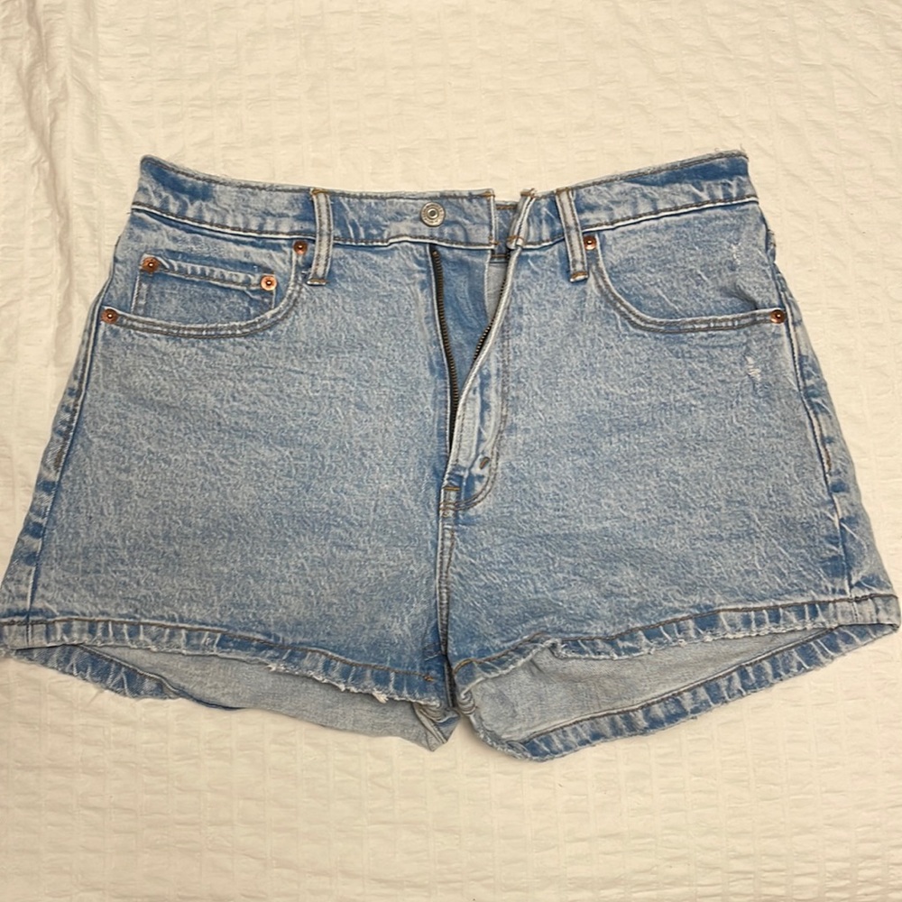 Abercrombie & Fitch The Mom Short High Rise size 30 waist/women’s 10